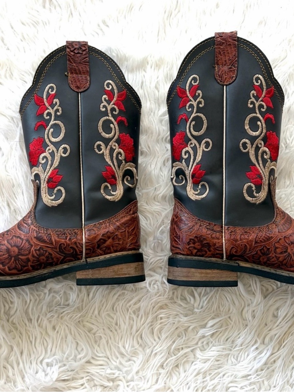 Women’s floral cowboy boots